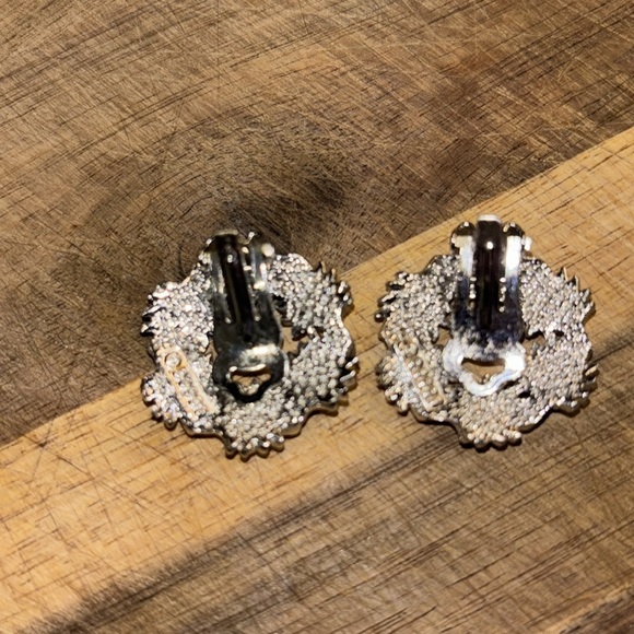 Elegant Silver Floral Earrings - Picture 2 of 2